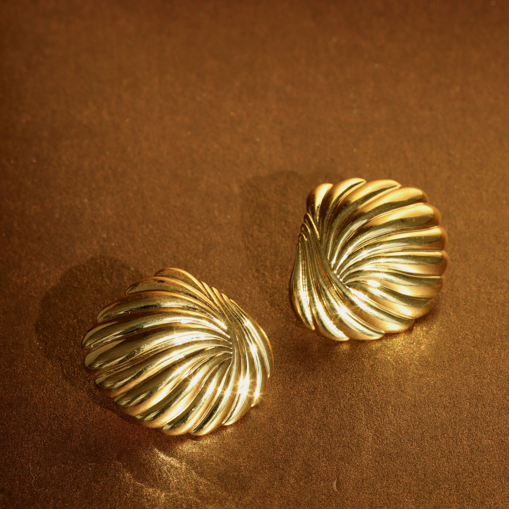 gold wave statement studs shell